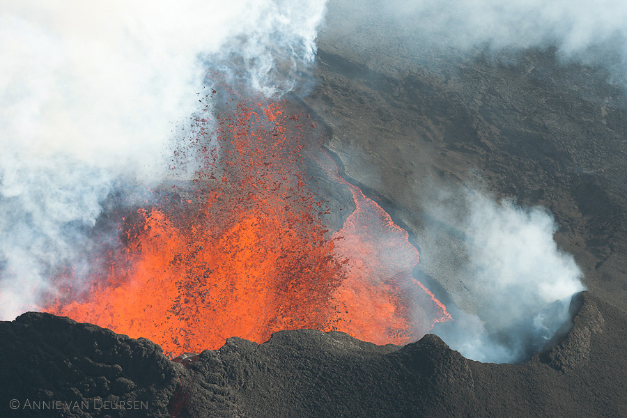 Spewing lava uit the eruption site of volcano Bárdarbunga in Holuhraun, Iceland in 2014.