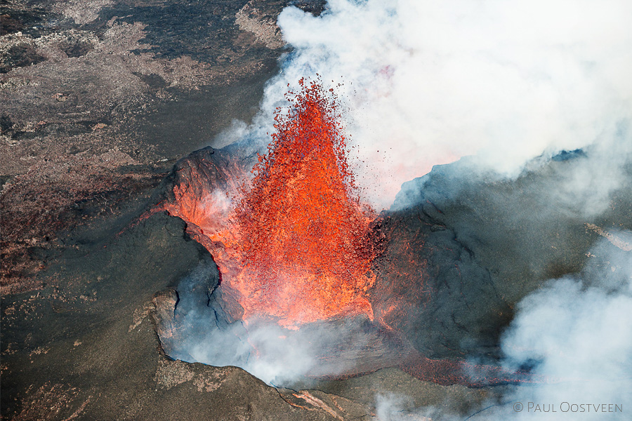 Lava spewing high at eruption of volcano Bárdarbunga in Holuhraun, Iceland in 2014.